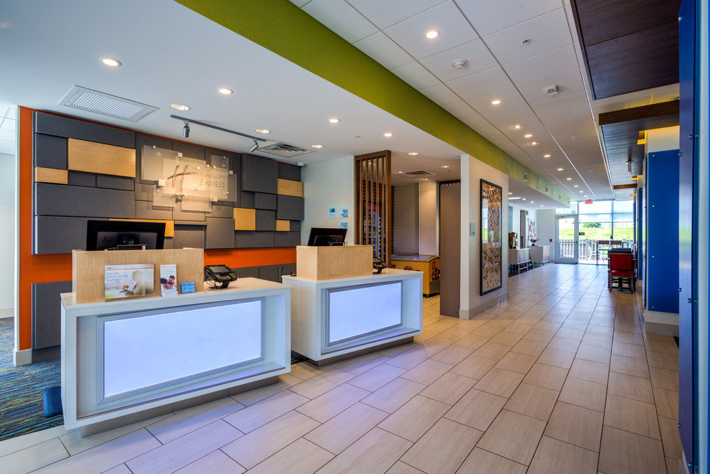 Holiday Inn Express & Suite Milroy - Reedsville Exteriér fotografie