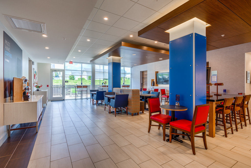 Holiday Inn Express & Suite Milroy - Reedsville Exteriér fotografie