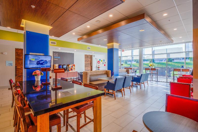 Holiday Inn Express & Suite Milroy - Reedsville Exteriér fotografie