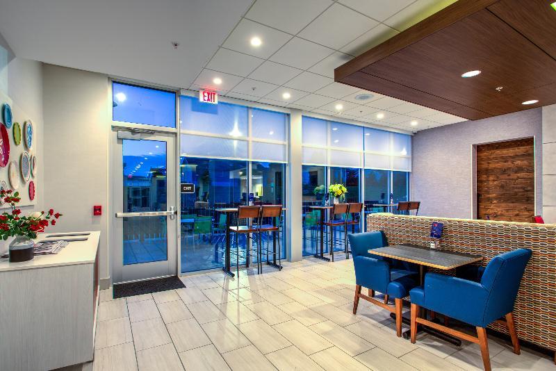 Holiday Inn Express & Suite Milroy - Reedsville Exteriér fotografie